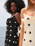 Vestido Midi de Poás com Aplicações Florais