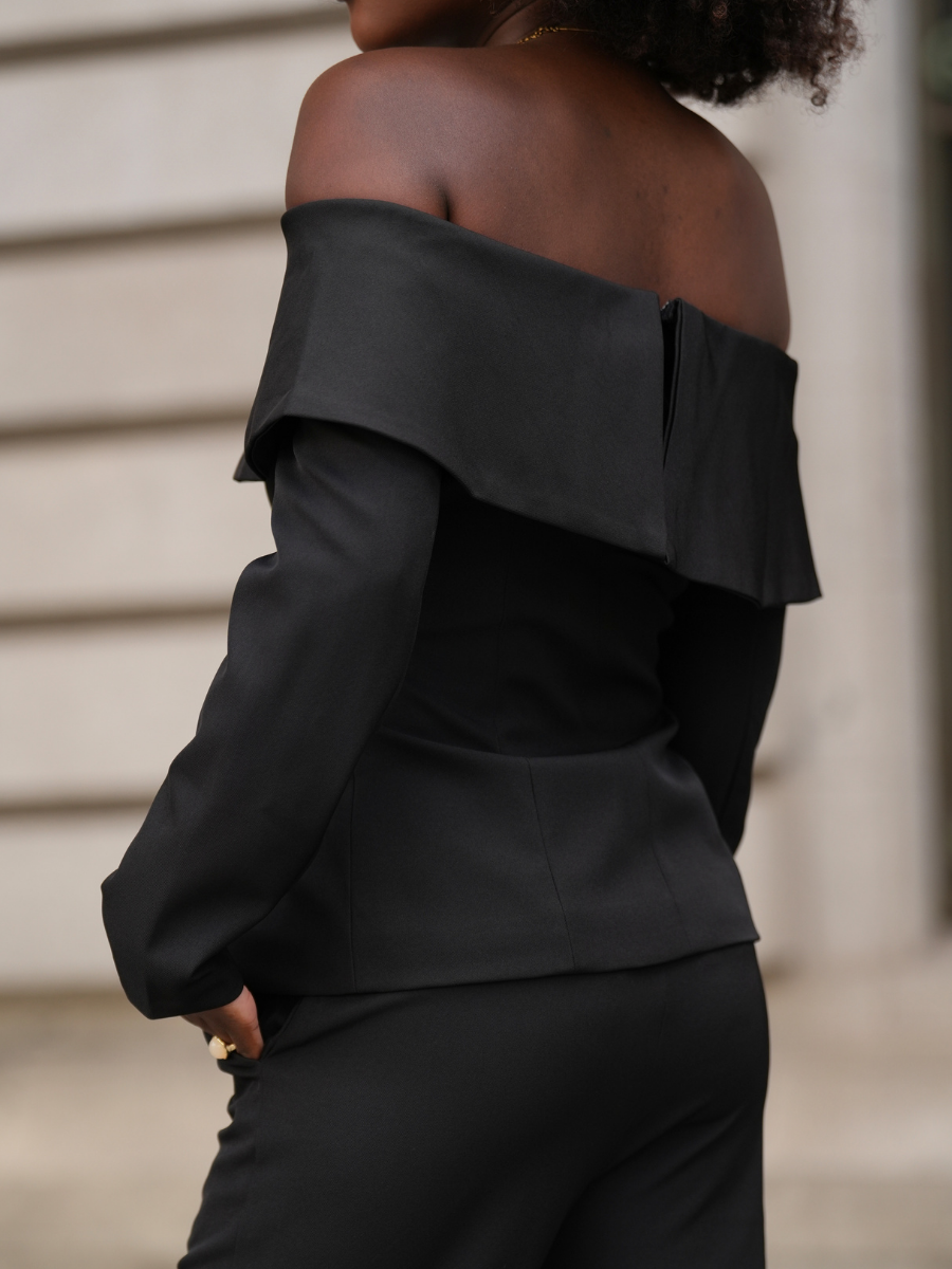 Conjunto Blazer Ombros Descobertos e Calças Preto