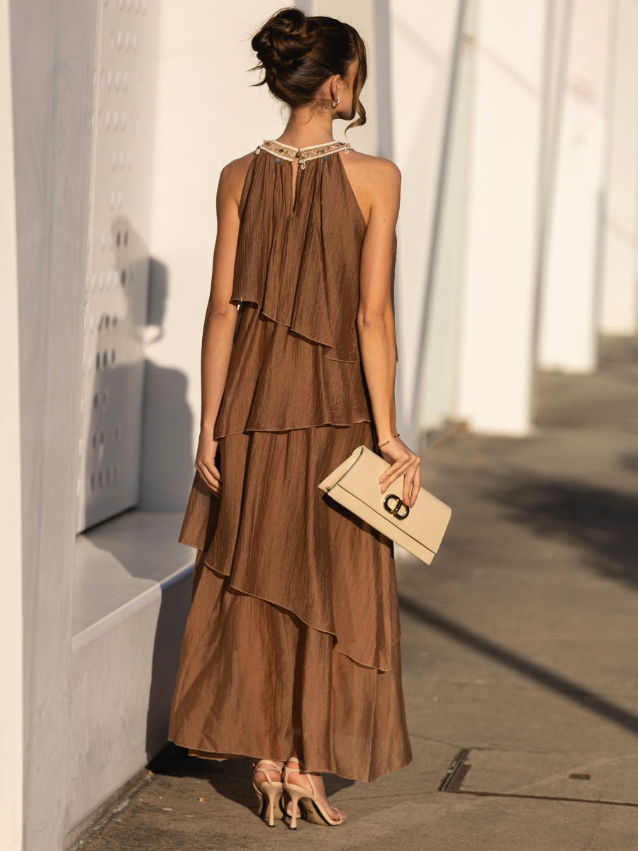 Vestido Midi Fluido com Gola com aplicações