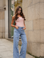 Jeans com aplicações