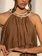 Vestido Midi Fluido com Gola com aplicações