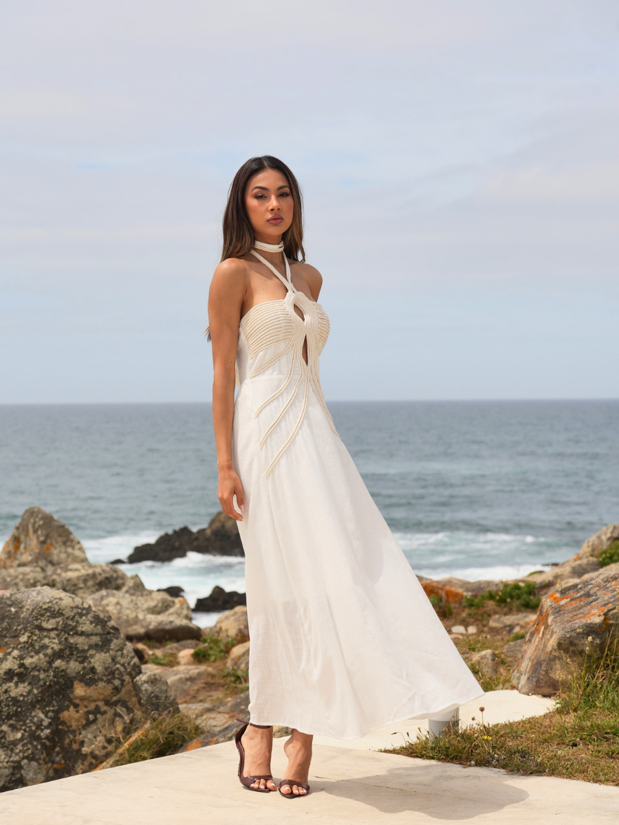Vestido halter com aplicações em cordão