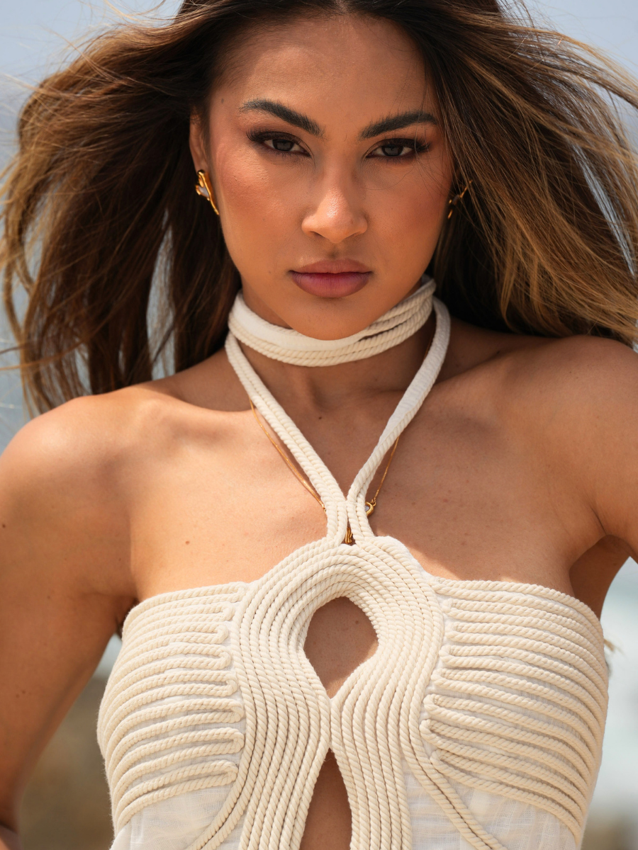 Vestido halter com aplicações em cordão