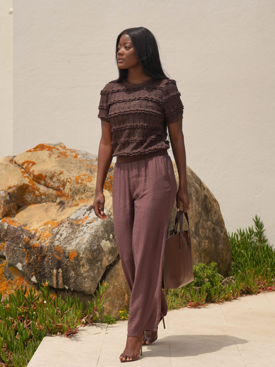 Blusa rendada com folhos