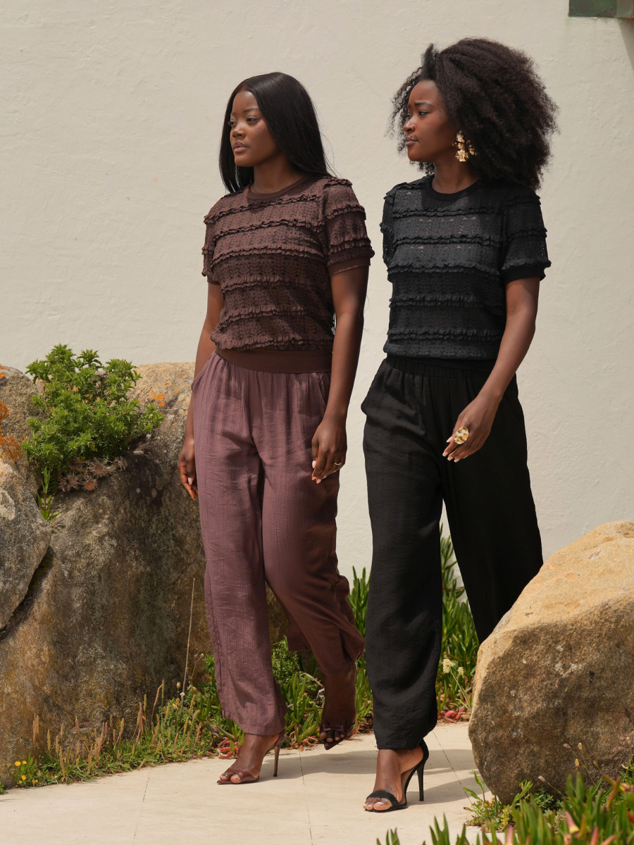 Blusa rendada com folhos