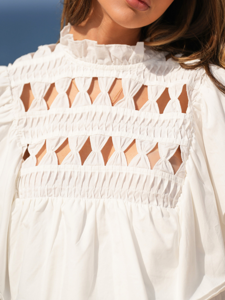 Blusa Fluida com Recortes Geométricos