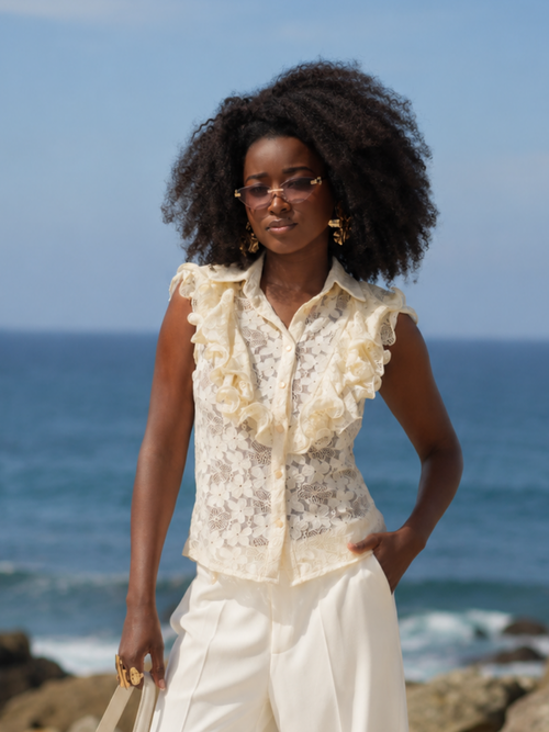 Blusa em Renda Floral com Folhos