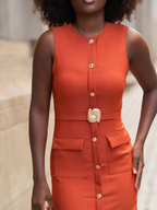 Vestido Midi com Cinto e Botões Dourados