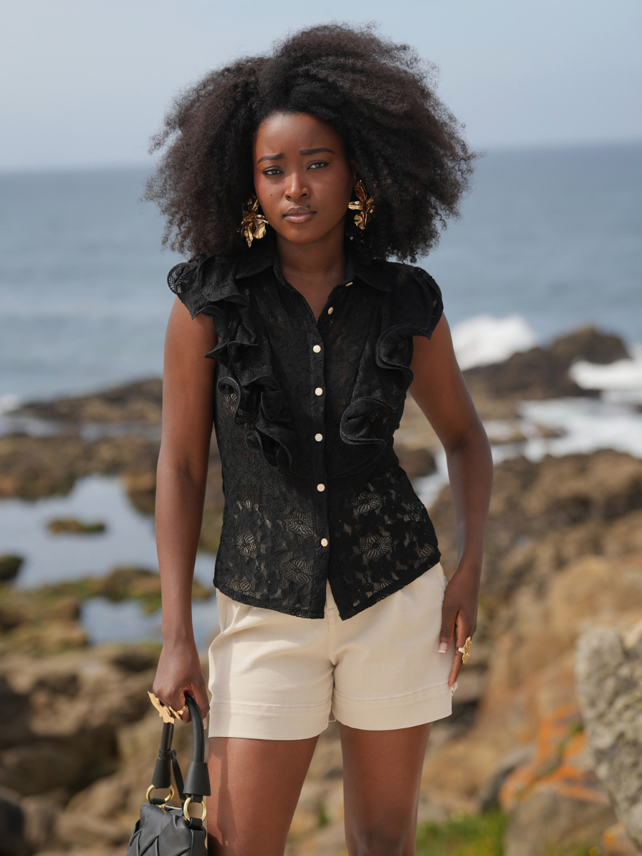 Blusa em Renda Floral com Folhos