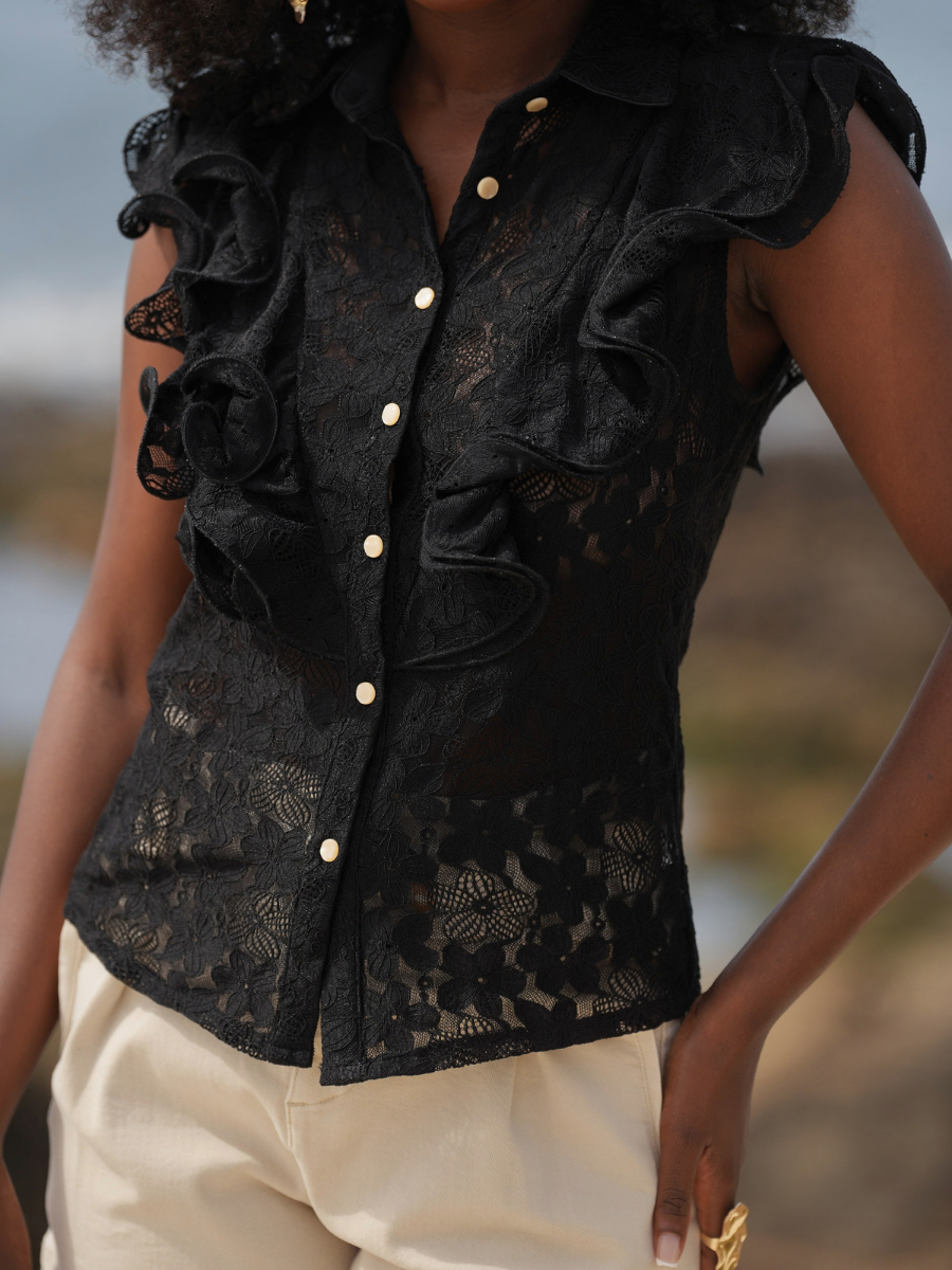 Blusa em Renda Floral com Folhos