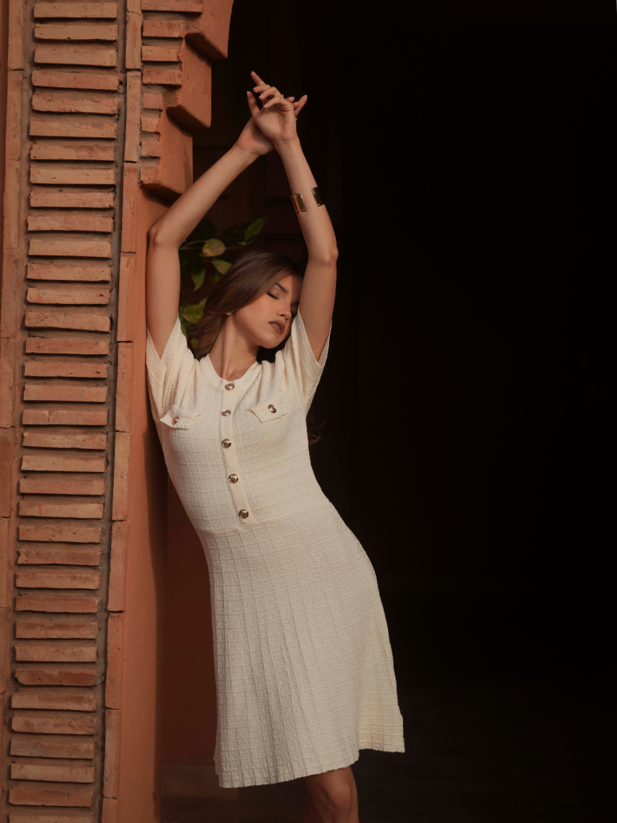 Vestido estruturado com botões