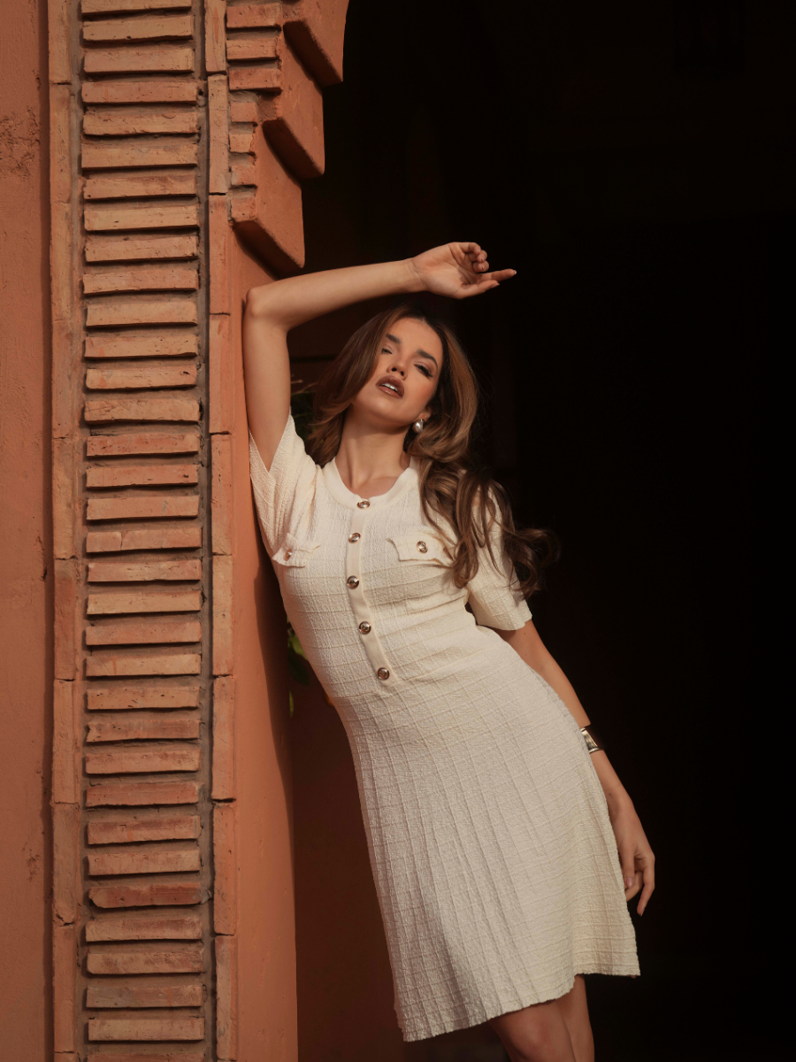 Vestido estruturado com botões