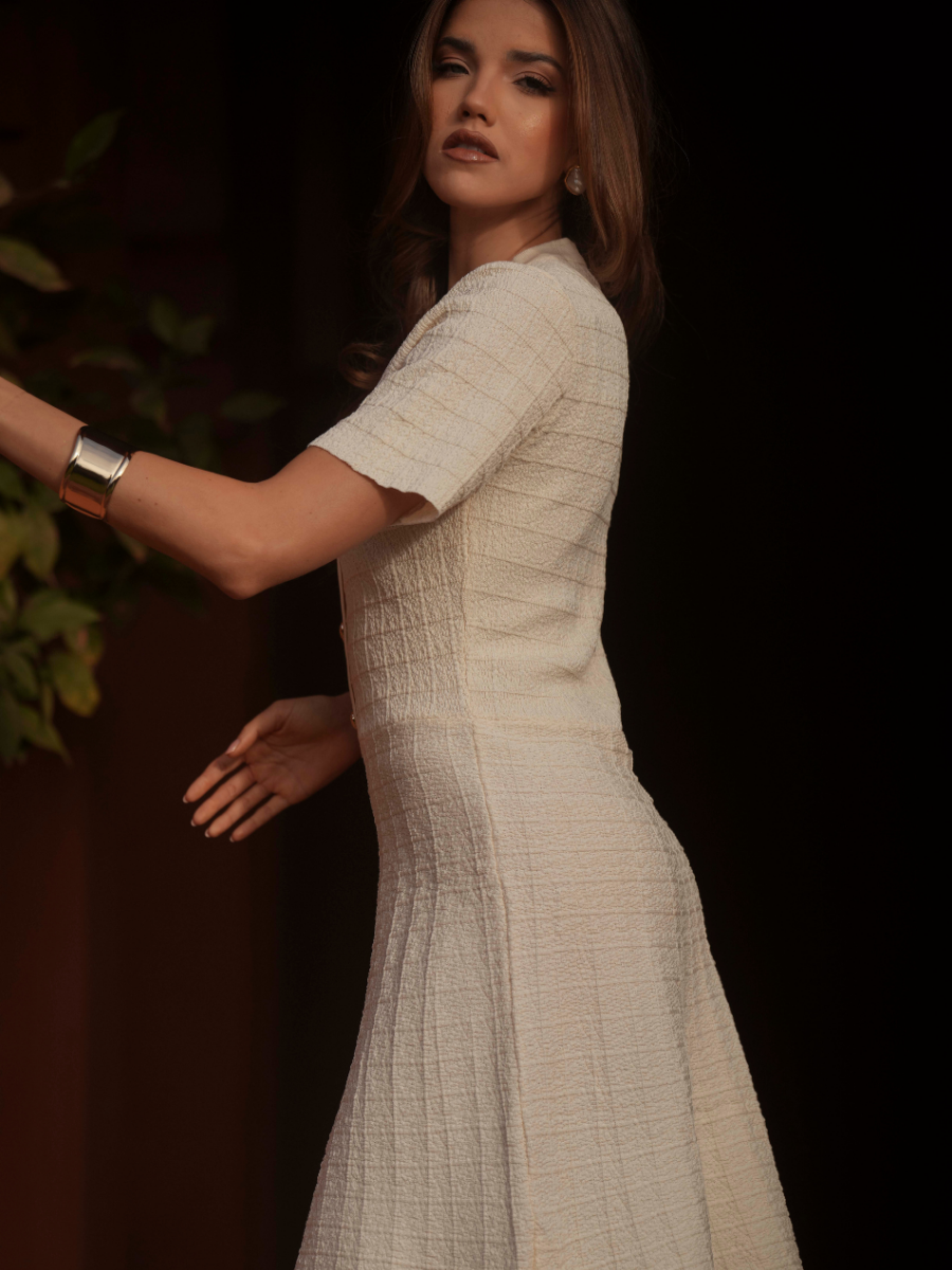Vestido estruturado com botões