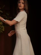 Vestido estruturado com botões