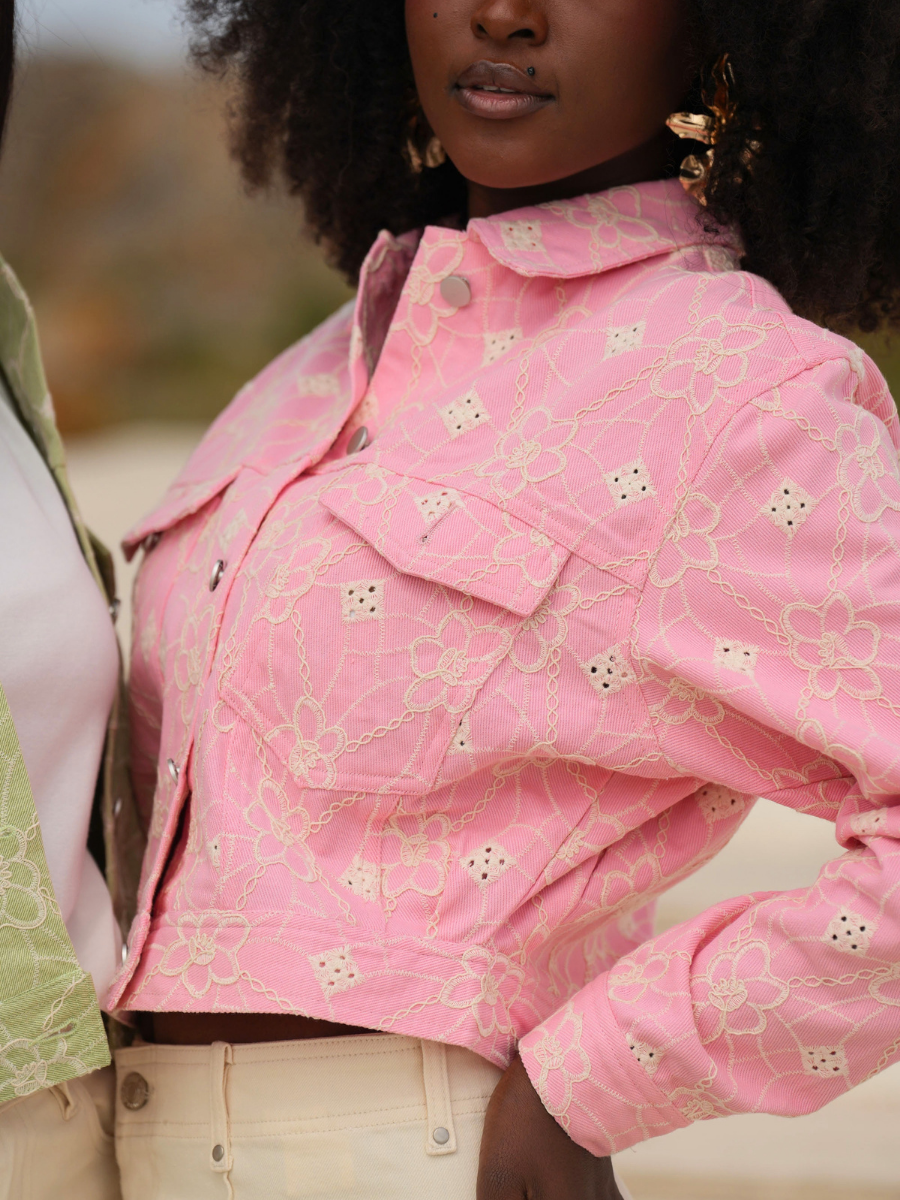 Blusão Cropped com Bordado Floral