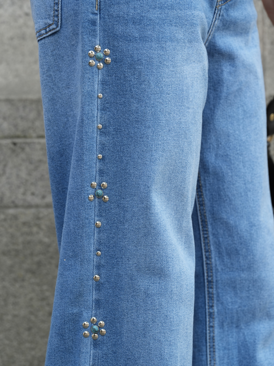 Jeans Wide Leg com Aplicações Laterais