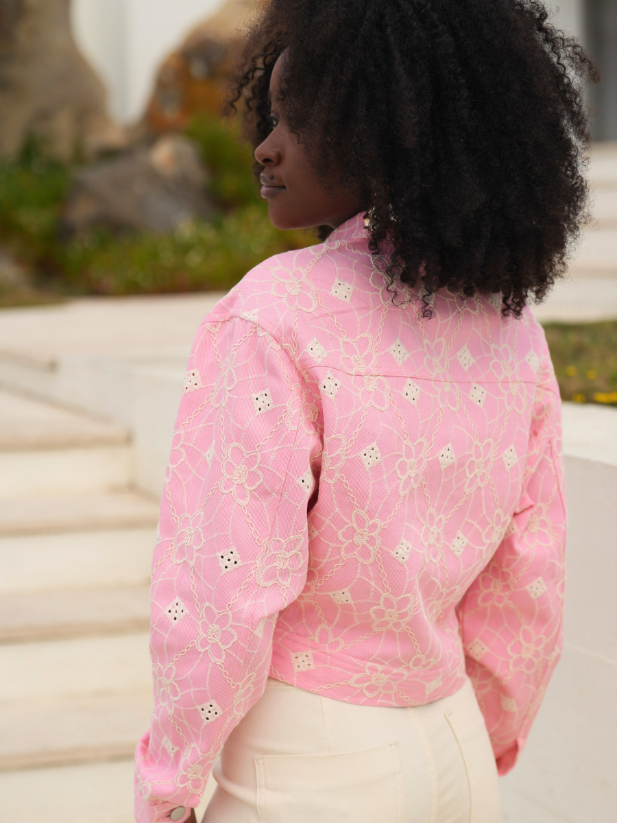 Blusão Cropped com Bordado Floral