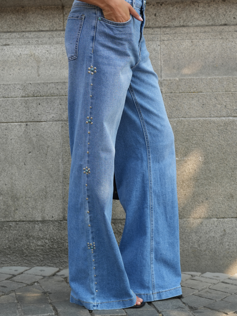 Jeans Wide Leg com Aplicações Laterais