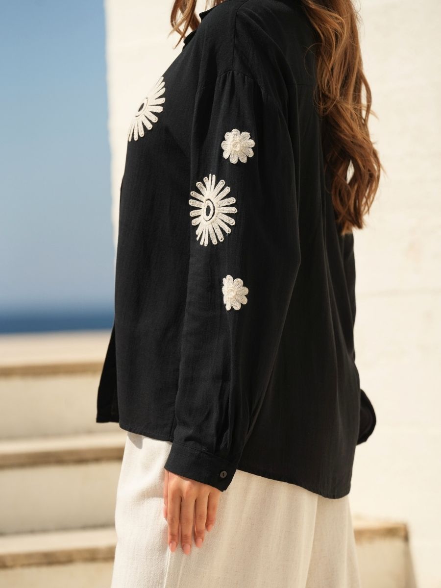 Camisa fluida bordada floral