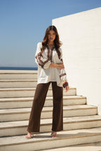 Blusa Fluida com Bordados Contrastantes