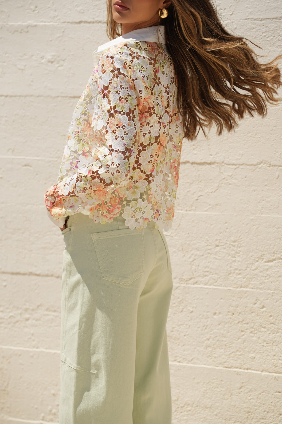 Camisa Floral em Renda