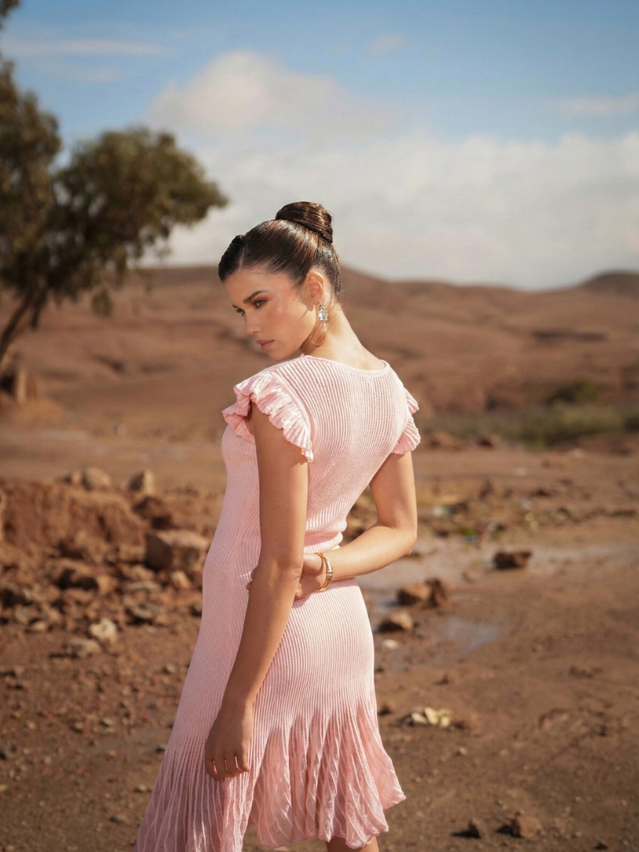 Vestido com Volantes e Saia Plissada