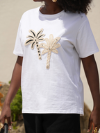 T-shirt com aplicação de palmeiras em crochet